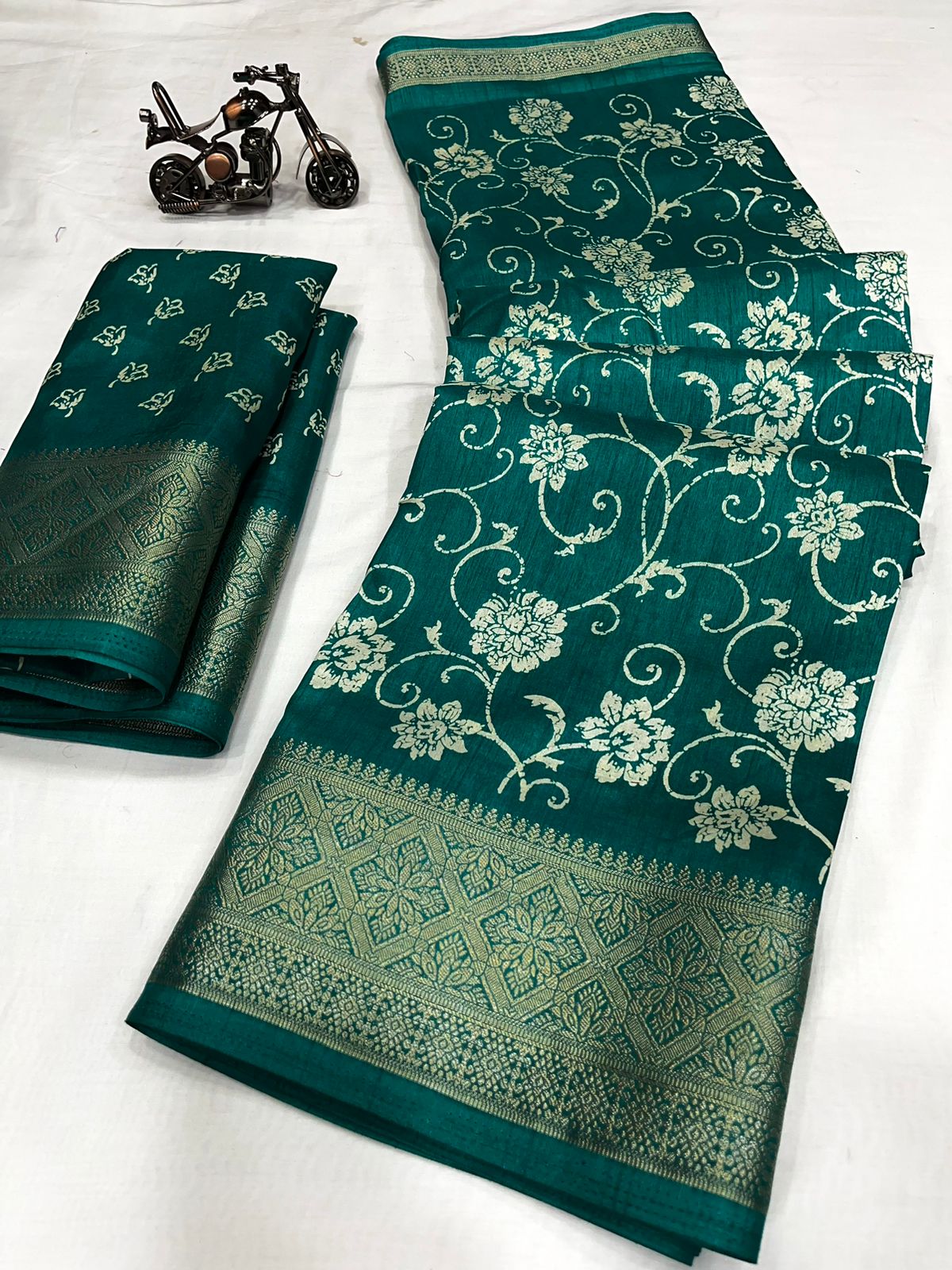 Wow Flower Printed Non Catalog Sarees Catalog